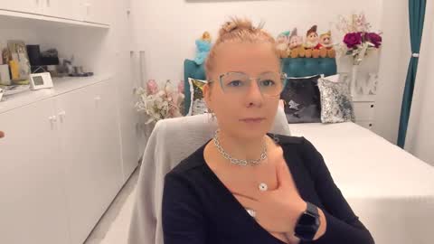 Snapshot of prettyblackeyes chatting on 24, 2, 2025 wilma online show from 24, 2, 2025