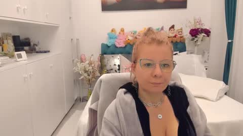 Snapshot of prettyblackeyes chatting on 1, 3, 2025 wilma online show from 1, 3, 2025