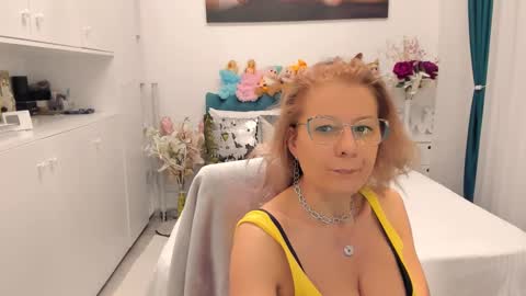 Snapshot of prettyblackeyes chatting on 5, 3, 2025 wilma online show from 5, 3, 2025
