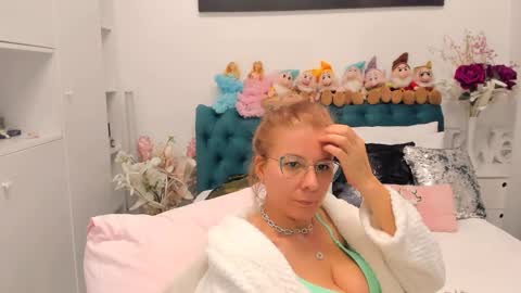 Snapshot of prettyblackeyes chatting on 10, 3, 2025 wilma online show from 10, 3, 2025