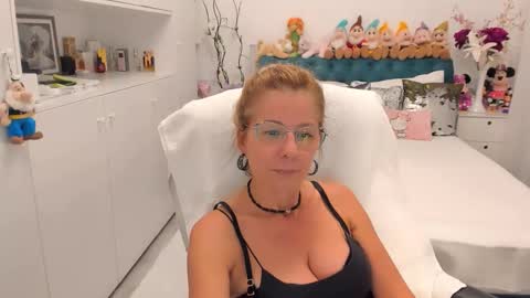 Snapshot of prettyblackeyes chatting on 12, 9, 2025 wilma online show from 12, 9, 2025