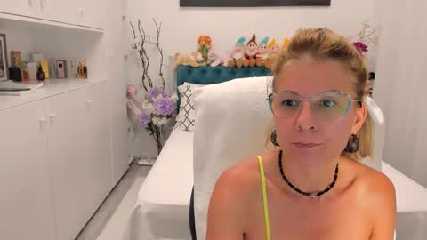 Snapshot of prettyblackeyes chatting on 14, 9, 2025 wilma online show from 14, 9, 2025