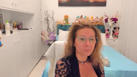 Snapshot of prettyblackeyes chatting on 23, 9, 2025 wilma online show from 23, 9, 2025