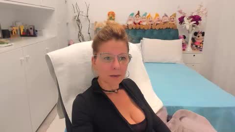 Snapshot of prettyblackeyes chatting on 24, 9, 2025 wilma online show from 24, 9, 2025