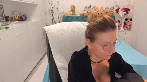 Snapshot of prettyblackeyes chatting on 27, 9, 2025 wilma online show from 27, 9, 2025