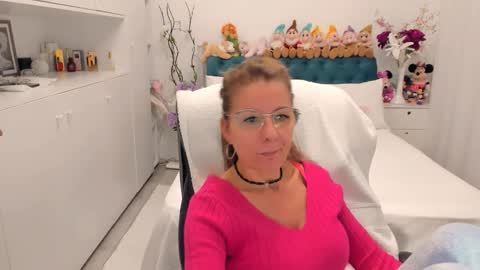Snapshot of prettyblackeyes chatting on 2, 10, 2025 wilma online show from 2, 10, 2025