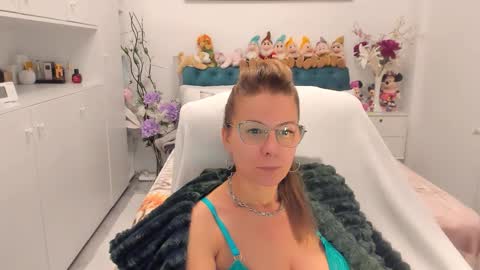 Snapshot of prettyblackeyes chatting on 18, 10, 2025 wilma online show from 18, 10, 2025