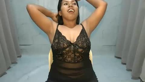prettygirl_ynna online show from 19, 11, 2025
