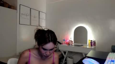 Snapshot of prettylittlesuckerr chatting on 6, 2, 2025 Jovill Mays online show from 6, 2, 2025