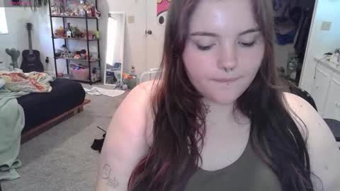 pretttypearl online show from 25, 10, 2025