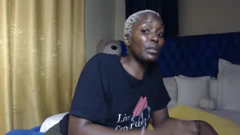 Snapshot of prettyquee chatting on 9, 10, 2025 sasha online show from 9, 10, 2025