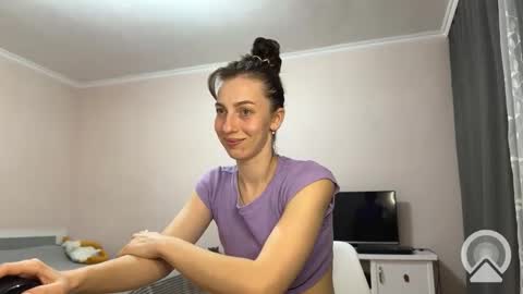 prettyyy_angel online show from 18, 11, 2025