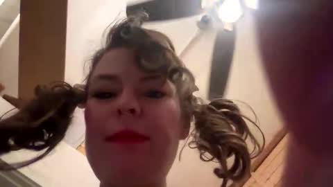 Snapshot of pricelesspenni28 chatting on 8, 11, 2025 pricelesspenni28 online show from 8, 11, 2025