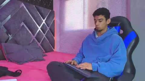 prince_arthur77 online show from 25, 6, 2026