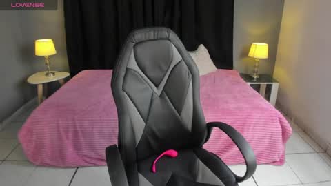 Snapshot of princess_foxxxy1 chatting on 15, 4, 2026 Paula Princess online show from 15, 4, 2026