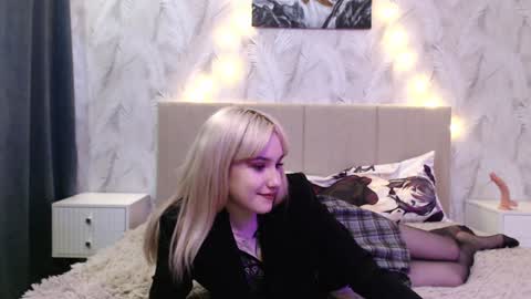 Snapshot of princessshy___ chatting on 15, 12, 2024 18 y.o online show from 15, 12, 2024