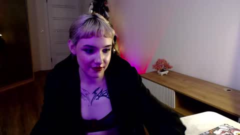 Snapshot of princessshy___ chatting on 13, 2, 2025 18 y.o online show from 13, 2, 2025