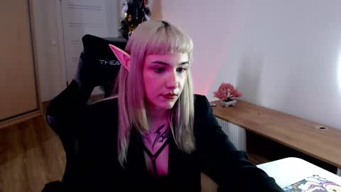 Snapshot of princessshy___ chatting on 14, 2, 2025 18 y.o online show from 14, 2, 2025