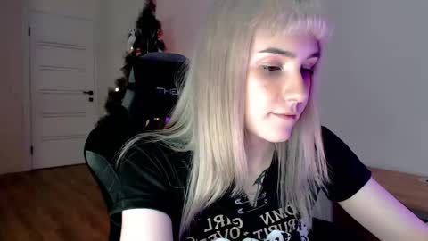 Snapshot of princessshy___ chatting on 18, 2, 2025 18 y.o online show from 18, 2, 2025