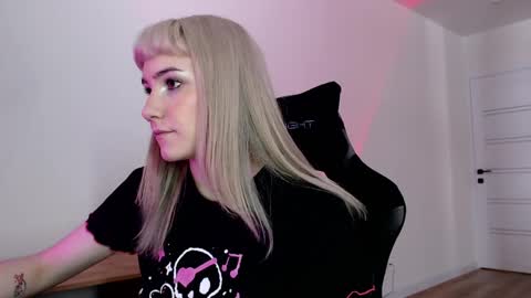 Snapshot of princessshy___ chatting on 22, 2, 2025 18 y.o online show from 22, 2, 2025