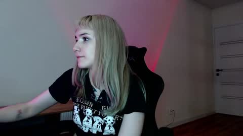 Snapshot of princessshy___ chatting on 26, 2, 2025 18 y.o online show from 26, 2, 2025
