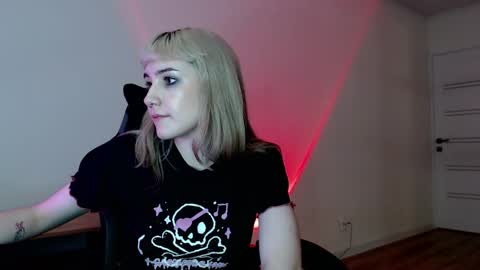 Snapshot of princessshy___ chatting on 3, 3, 2025 18 y.o online show from 3, 3, 2025