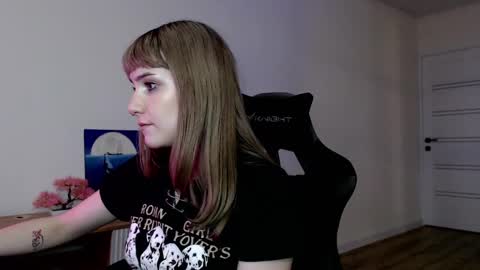 Snapshot of princessshy___ chatting on 12, 3, 2025 18 y.o online show from 12, 3, 2025