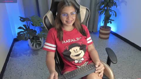    INDEPENDENT MODEL online show from 5, 2, 2025