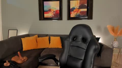 Snapshot of puiyee_ chatting on 9, 3, 2025 Pui Yee  online show from 9, 3, 2025