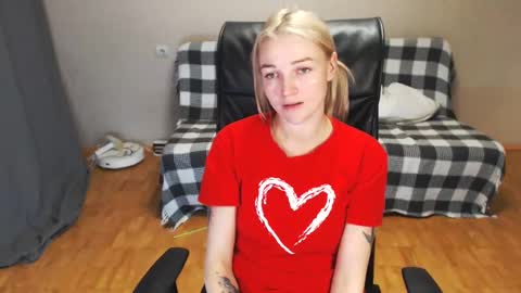 Snapshot of puma_ma chatting on 12, 1, 2025 Polly online show from 12, 1, 2025