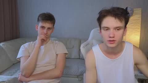 Snapshot of pupsenish chatting on 16, 10, 2025 Jesse online show from 16, 10, 2025