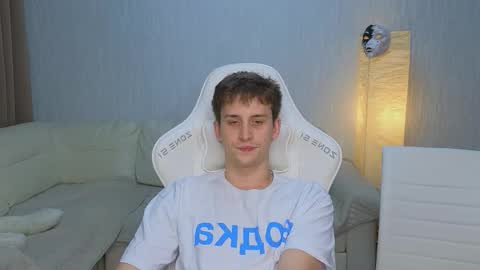 Snapshot of pupsenish chatting on 15, 11, 2025 Jesse online show from 15, 11, 2025