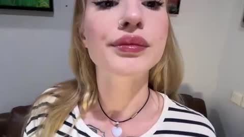 Lina online show from 8, 3, 2026