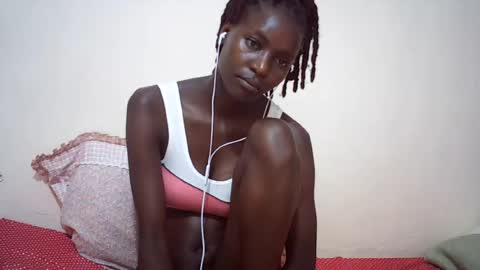 Snapshot of queen_0012 chatting on 12, 7, 2026 asher online show from 12, 7, 2026