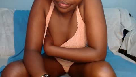 Snapshot of queen_12344 chatting on 19, 1, 2025 emmie online show from 19, 1, 2025