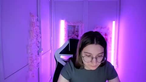 Snapshot of queen_amelie chatting on 9, 5, 2026 Amelie online show from 9, 5, 2026