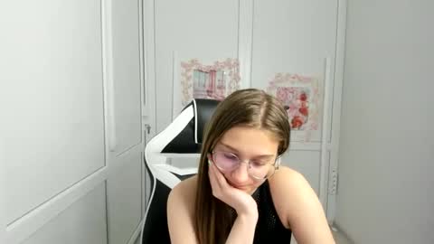 Snapshot of queen_amelie chatting on 3, 6, 2026 Amelie online show from 3, 6, 2026