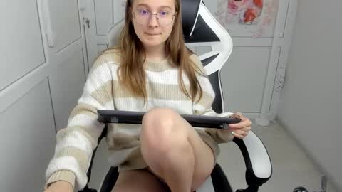 Snapshot of queen_amelie chatting on 10, 6, 2026 Amelie online show from 10, 6, 2026