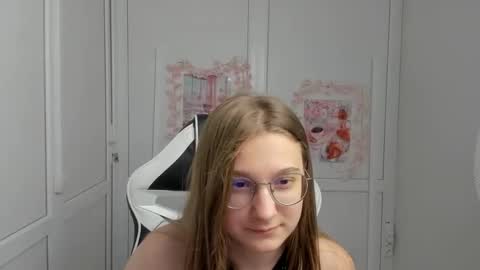 Snapshot of queen_amelie chatting on 11, 6, 2026 Amelie online show from 11, 6, 2026