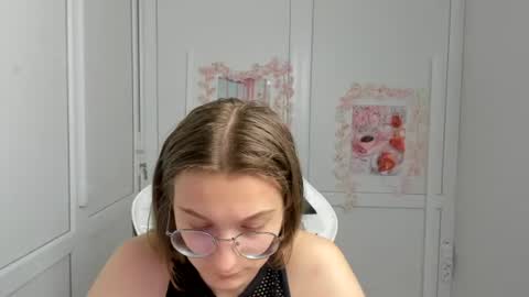 Snapshot of queen_amelie chatting on 14, 6, 2026 Amelie online show from 14, 6, 2026