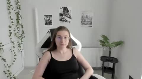Snapshot of queen_amelie chatting on 20, 6, 2026 Amelie online show from 20, 6, 2026