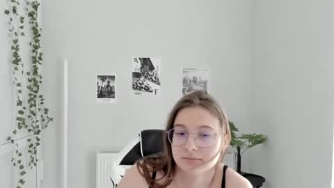 Snapshot of queen_amelie chatting on 21, 6, 2026 Amelie online show from 21, 6, 2026