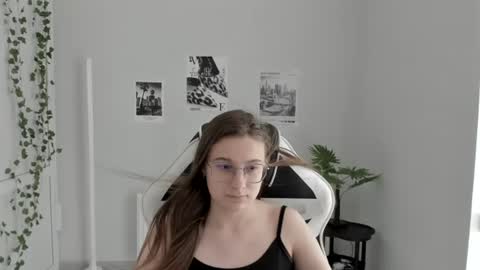 Snapshot of queen_amelie chatting on 23, 6, 2026 Amelie online show from 23, 6, 2026