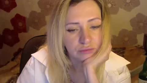 Snapshot of queen_daenerys chatting on 2, 12, 2024 Queen Daenerys online show from 2, 12, 2024