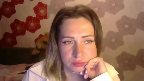 Snapshot of queen_daenerys chatting on 15, 9, 2025 Queen Daenerys online show from 15, 9, 2025