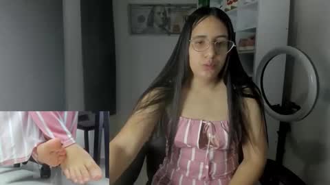 Snapshot of queen_findom1 chatting on 17, 11, 2025 queen_findom1 online show from 17, 11, 2025