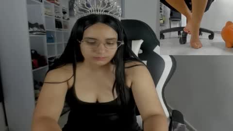 Snapshot of queen_findom1 chatting on 5, 12, 2025 queen_findom1 online show from 5, 12, 2025