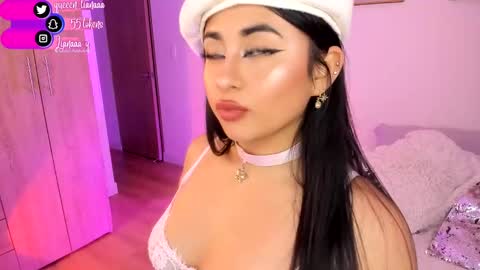 Snapshot of queen_liana chatting on 2, 1, 2025 Liana online show from 2, 1, 2025