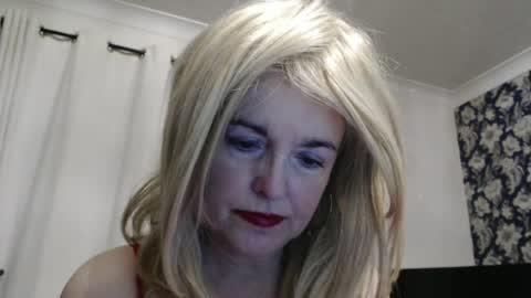 Snapshot of queen_of_the_deck chatting on 26, 6, 2026 Topaz blue dreamo989n999 online show from 26, 6, 2026