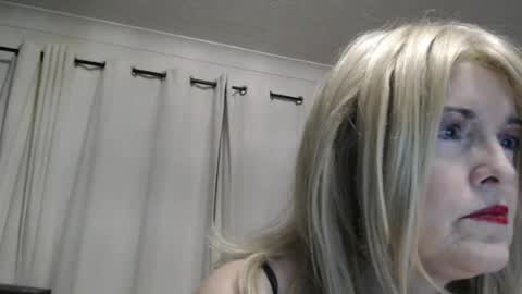 Snapshot of queen_of_the_deck chatting on 3, 7, 2026 Topaz blue dreamo989n999 online show from 3, 7, 2026